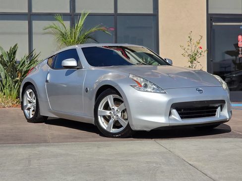 Used 2012 Nissan 370Z Touring RWD image 3