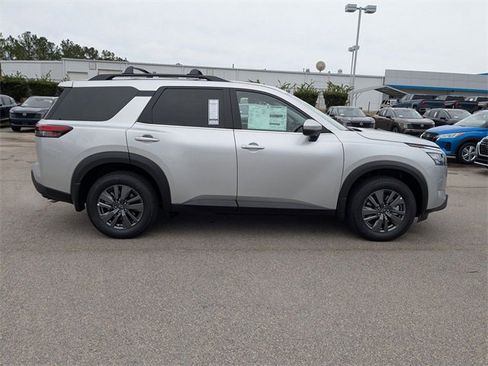 New 2025 Nissan Pathfinder SV w/ SV Premium Package image 2