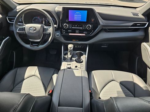 Used 2026 Toyota Highlander XSE AWD/4WD image 15