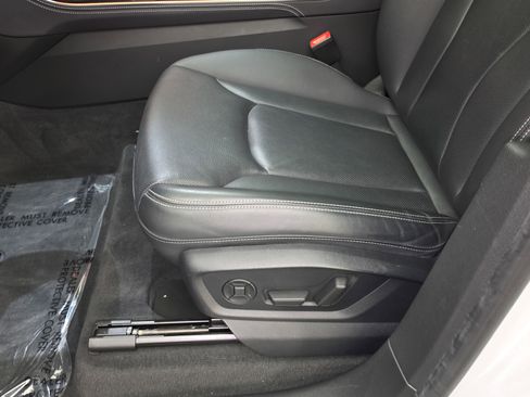 Used 2023 Audi Q8 Prestige AWD/4WD image 16