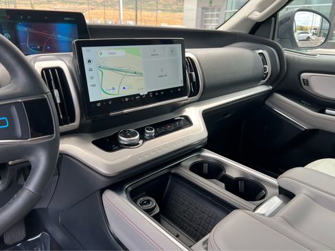 Certified 2025 Ford Expedition Active AWD/4WD image 37