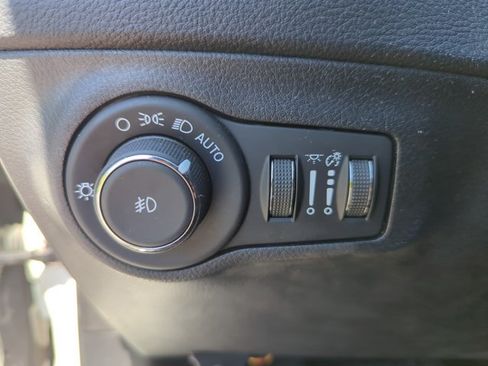 Used 2019 Jeep Compass Trailhawk w/ Cold Weather Group AWD/4WD image 16