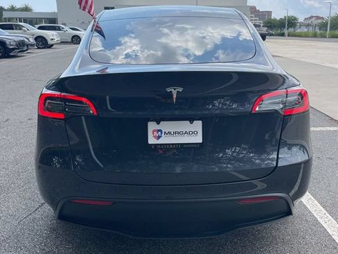 Used 2024 Tesla Model Y Long Range RWD image 3