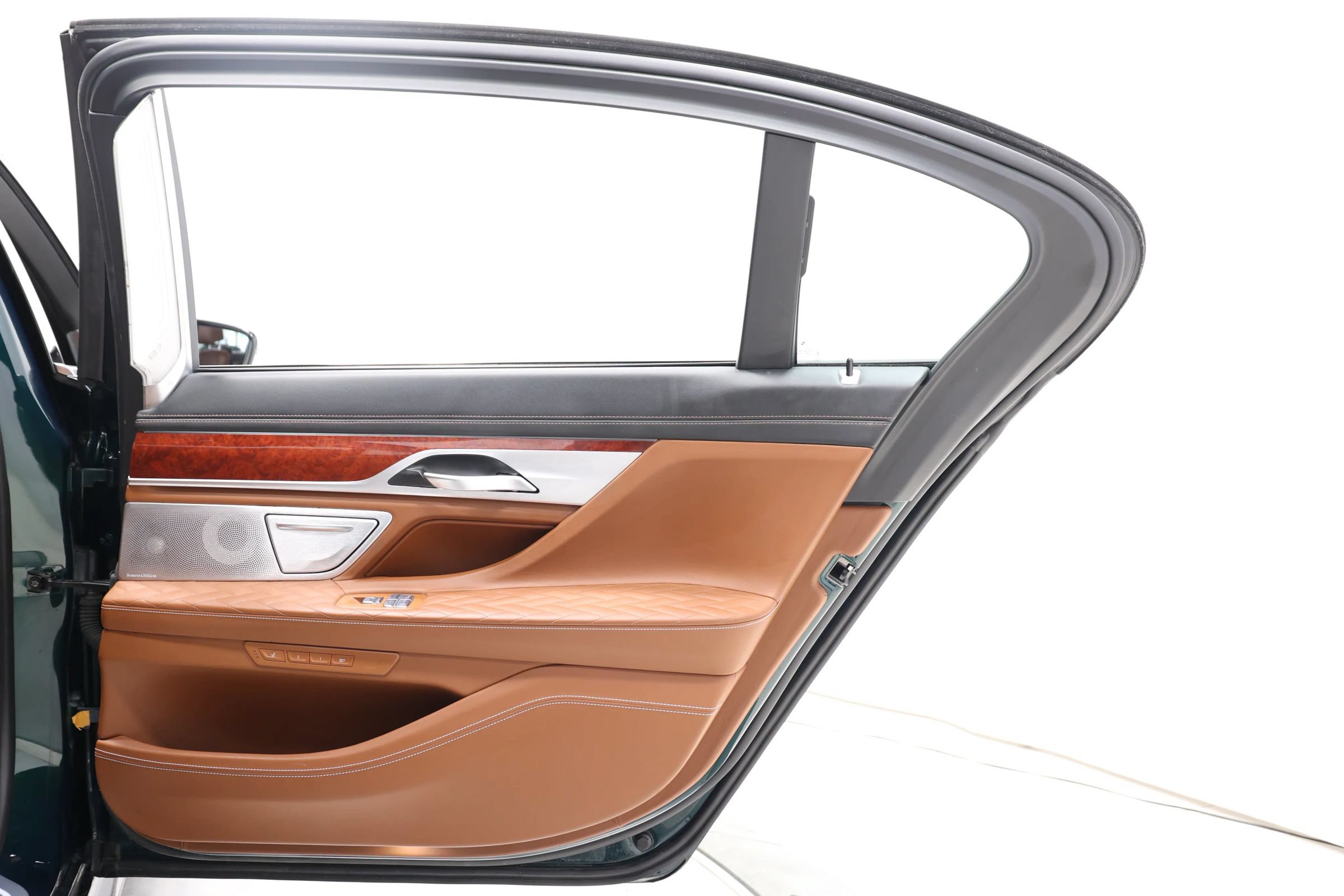 Used 2022 BMW ALPINA B7 xDrive w/ Luxury Rear Seating Package AWD/4WD image 79
