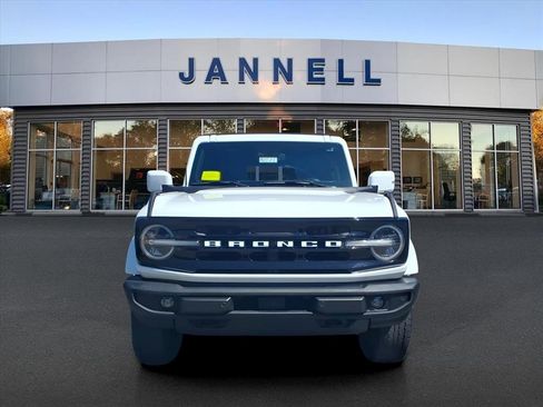 Used 2023 Ford Bronco Outer Banks AWD/4WD image 2