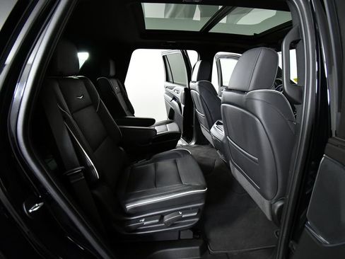 Used 2024 Cadillac Escalade Sport AWD/4WD image 15