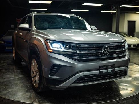 Used 2020 Volkswagen Atlas Cross Sport SE FWD image 5