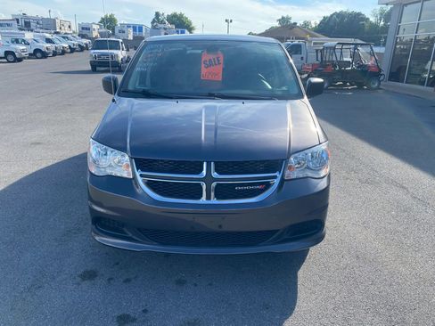 Used 2018 Dodge Grand Caravan SE w/ UConnect Hands-Free Group FWD image 2