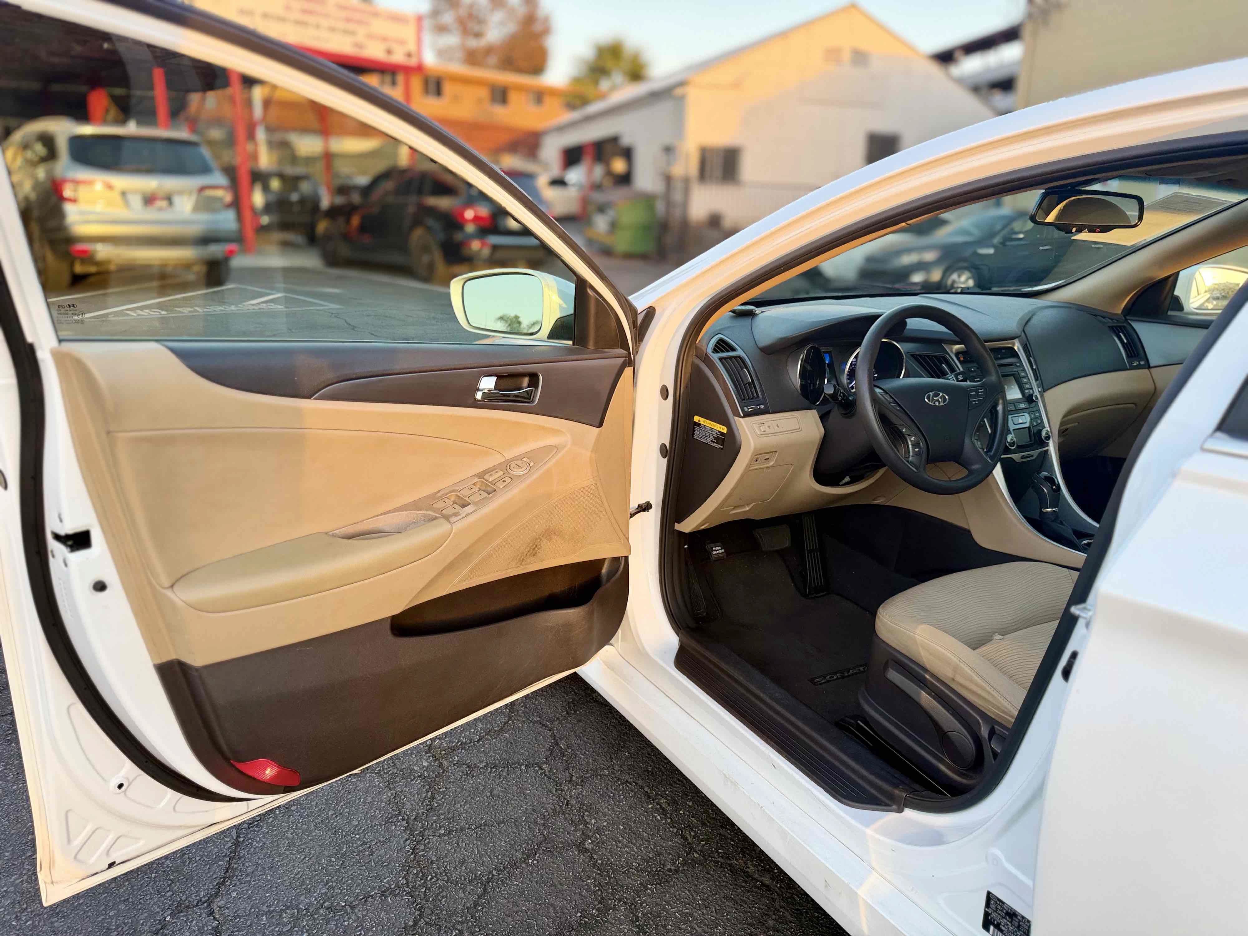 Used 2015 Hyundai Sonata Hybrid FWD image 16
