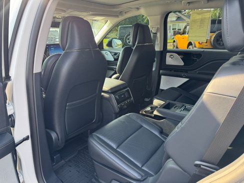 Used 2025 Lincoln Aviator Reserve w/ Luxury Package RWD image 13