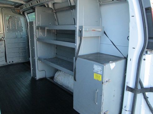 Used 2014 Chevrolet Express 2500 image 9
