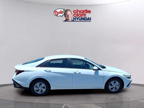 New 2026 Hyundai Elantra SE FWD image 6