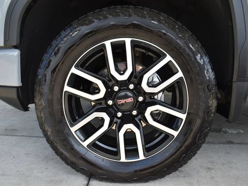 Used 2025 GMC Sierra 1500 AT4 w/ AT4 Premium Package AWD/4WD image 14