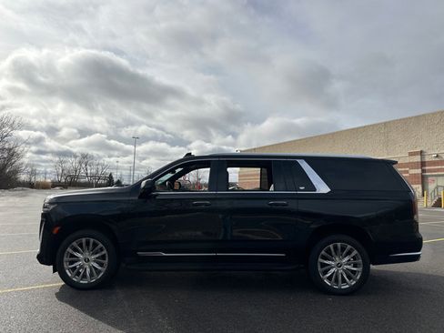 Used 2023 Cadillac Escalade ESV Premium Luxury image 5