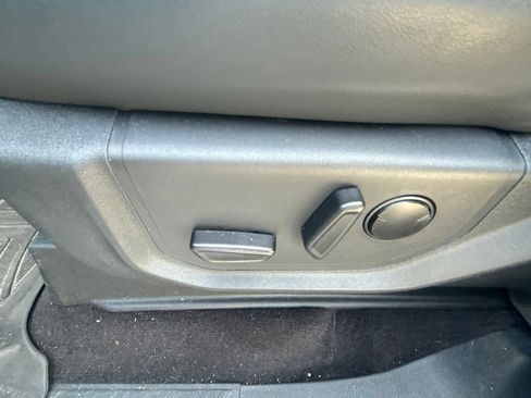 Used 2023 Ford Expedition XLT RWD image 28