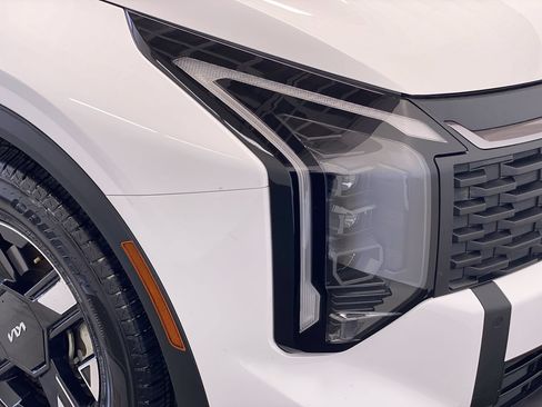 Certified 2026 Kia Sportage LX FWD image 11