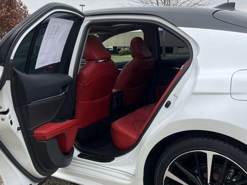 Used 2018 Toyota Camry XSE image 17