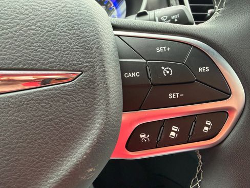 New 2026 Chrysler Pacifica Select image 12