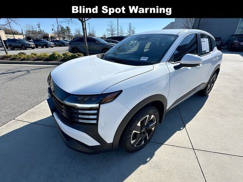 Used 2025 Nissan Kicks SV image 5