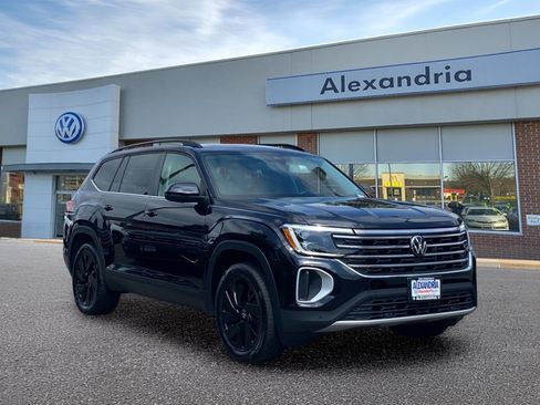 Certified 2026 Volkswagen Atlas SE w/ Panoramic Sunroof Package AWD/4WD image 1