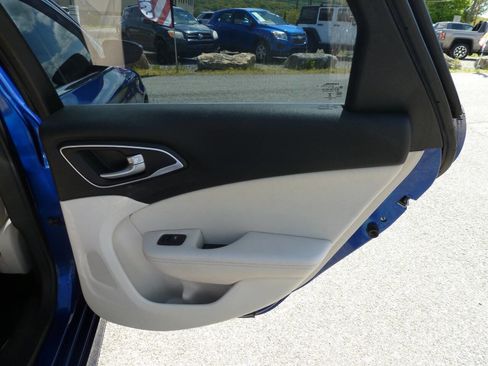 Used 2015 Chrysler 200 Limited FWD image 23