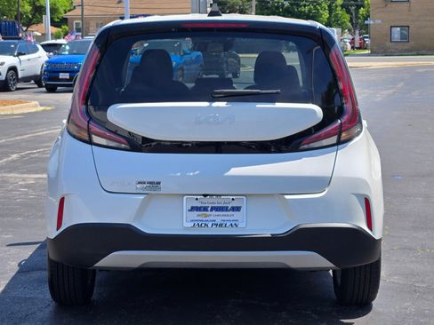 Used 2025 Kia Soul LX w/ LX Technology Package FWD image 12