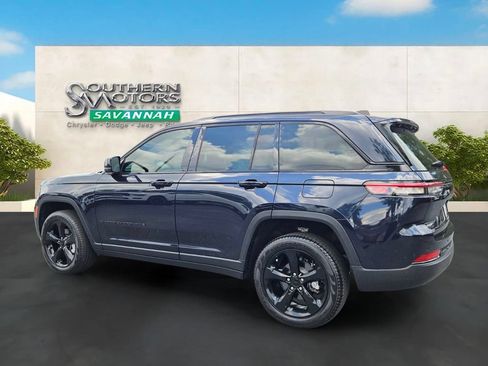 Used 2024 Jeep Grand Cherokee Limited w/ Black Appearance Package AWD/4WD image 3
