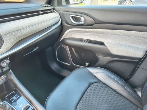 Used 2024 Jeep Compass Latitude image 20