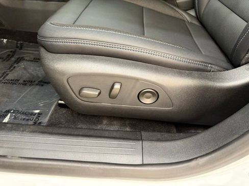 New 2026 Chevrolet Equinox EV LT image 13