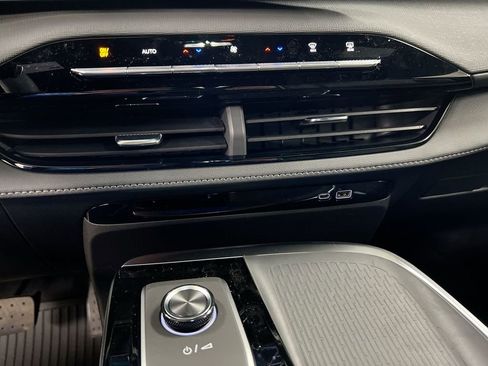 New 2026 Buick Enclave Sport Touring w/ LPO, Floor Liner Package FWD image 17