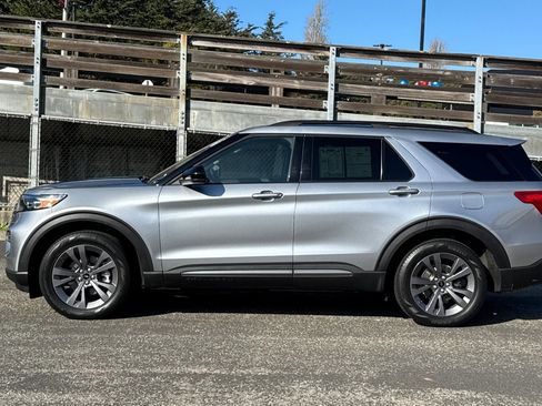 Certified 2023 Ford Explorer XLT w/ Equipment Group 202A image 7