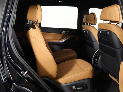 Used 2024 BMW X7 xDrive40i w/ M Sport Package AWD/4WD image 36