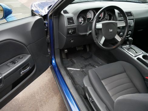Used 2010 Dodge Challenger R/T image 9