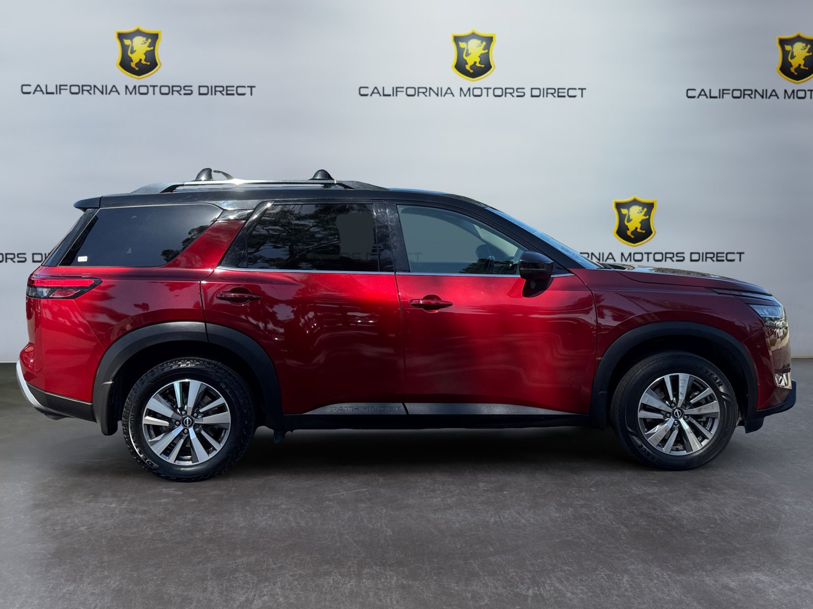 Used 2022 Nissan Pathfinder SL FWD image 6