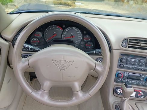 Used 2004 Chevrolet Corvette Convertible w/ Preferred Equipment Group image 71