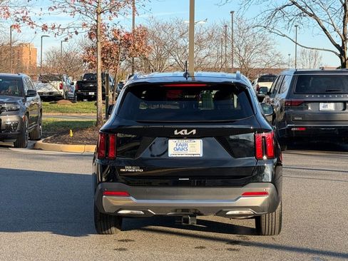 Used 2025 Kia Sorento S image 8