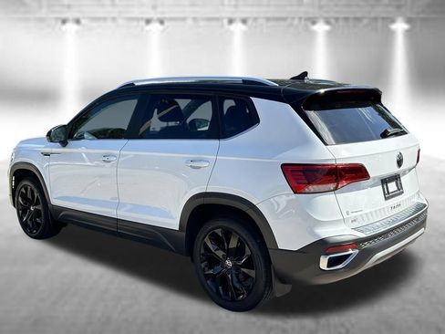 Certified 2023 Volkswagen Taos SE FWD image 3