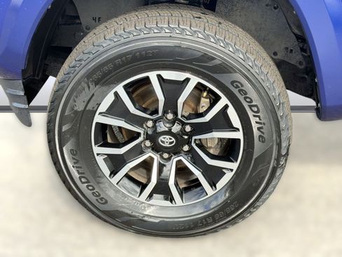 Used 2022 Toyota Tacoma TRD Sport w/ Technology Package image 12