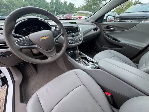 Used 2017 Chevrolet Malibu LT w/ Leather Package FWD image 14