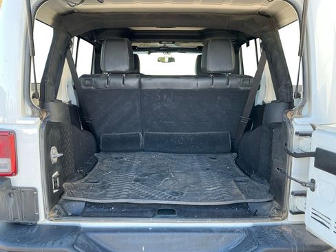 Used 2017 Jeep Wrangler Unlimited Rubicon image 22