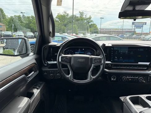 Used 2022 Chevrolet Silverado 1500 RST AWD/4WD image 4