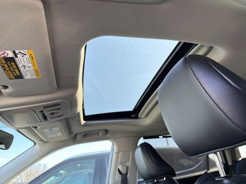 Used 2024 Toyota Highlander XLE image 25