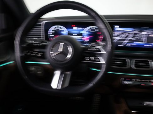 Used 2025 Mercedes-Benz GLS 450 4MATIC w/ AMG Line Exterior image 33