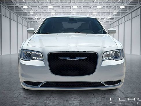 Used 2018 Chrysler 300 Touring L RWD image 8