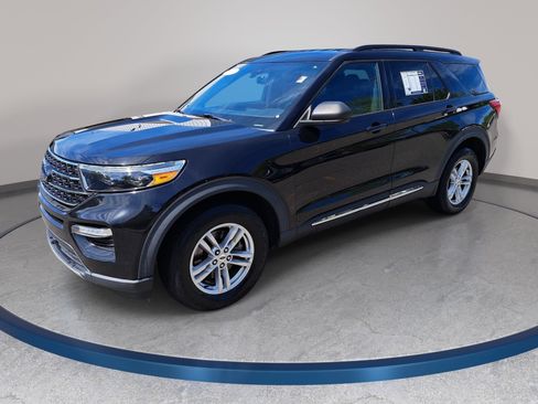 Used 2020 Ford Explorer XLT w/ Equipment Group 202A AWD/4WD image 1