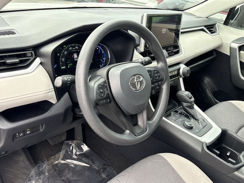 Used 2024 Toyota RAV4 XLE AWD/4WD image 16