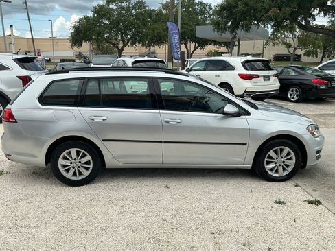Used 2016 Volkswagen Golf S image 5