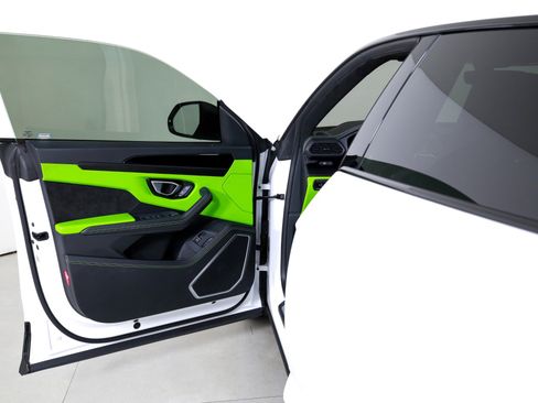 Used 2022 Lamborghini Urus image 10