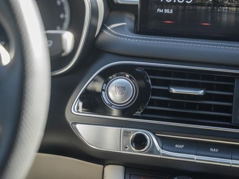 Used 2023 Genesis G70 2.0T image 21