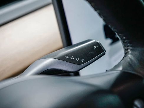 Used 2023 Tesla Model Y Long Range AWD/4WD image 21